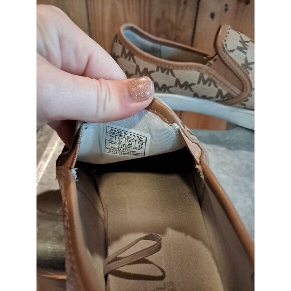 Michael Kors Kids Girls Slippers Shoes Logo Slip On Size 3 Tan and Brown - Picture 3 of 3